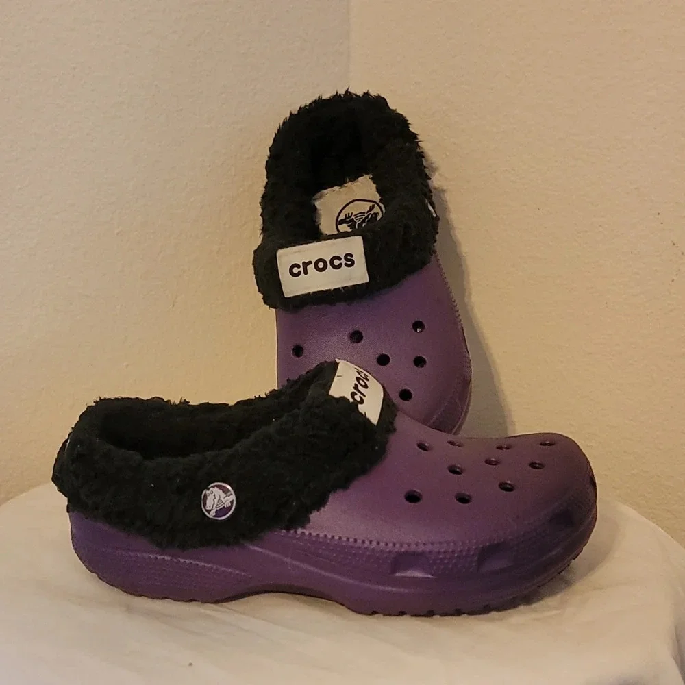 CHILDREN'S CLASSIC CROCS (sz Jr. Girls 2 Boys 4) - Picture 2 of 4